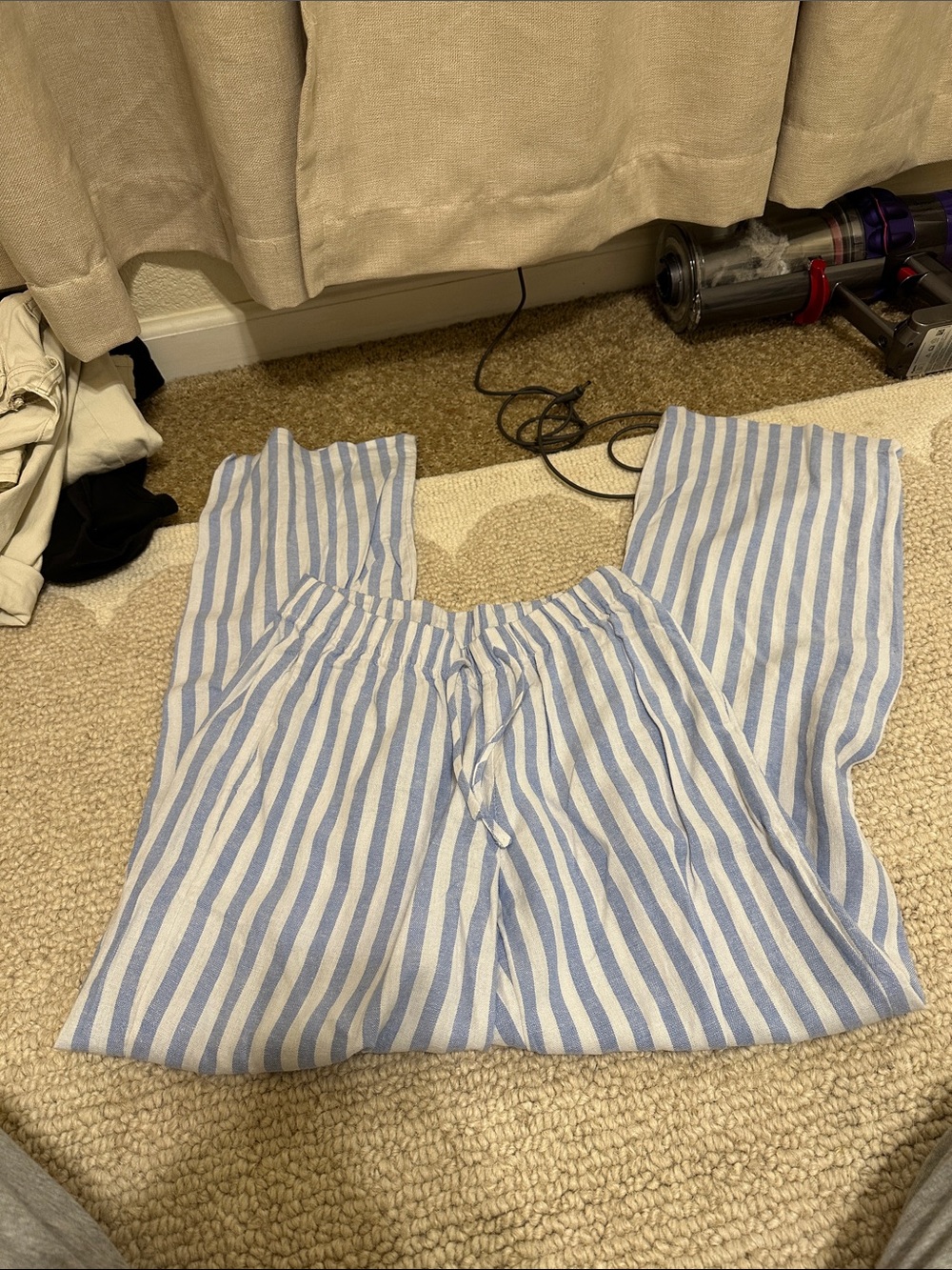 Aritzia Blue and White Striped Wide-Leg Linen Pants